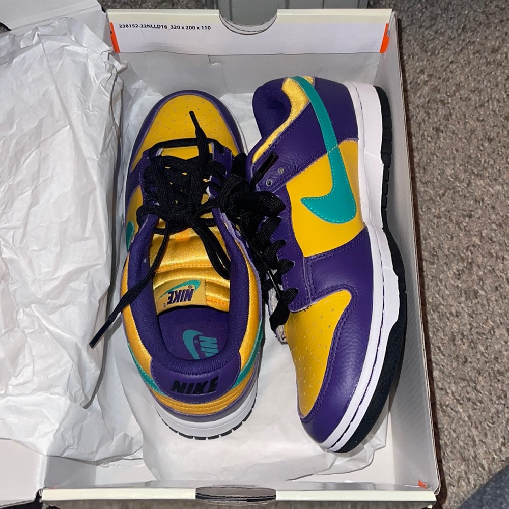 WORN TWICE Lisa Leslie dunks